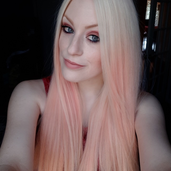 Meet your Posher, Gabrielle - Picture 1 of 1